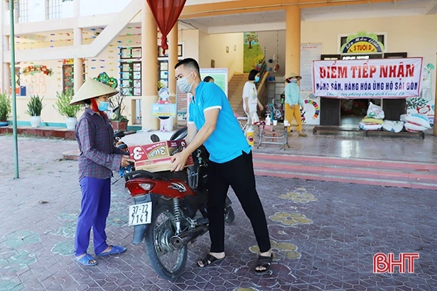 Tuổi trẻ Hà Tĩnh chuyển hàng chục tấn nhu yếu phẩm vào miền Nam