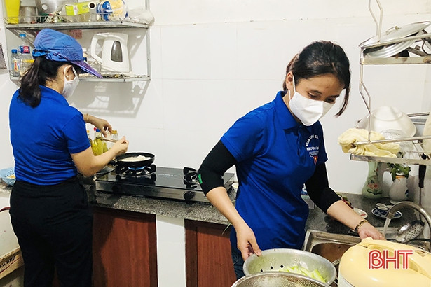 Bữa cơm tình nghĩa tri ân cựu TNXP ở TP Hà Tĩnh