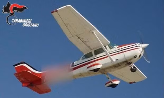 Vali cocaine hơn 10 triệu USD rơi từ máy bay xuống ngôi nhà ở Italy