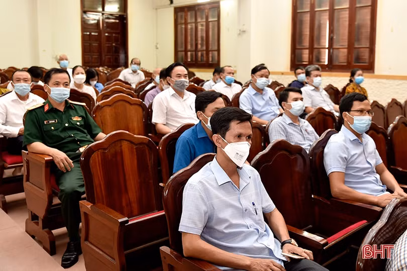 TX Hồng Lĩnh khen thưởng các tập thể, cá nhân có thành tích xuất sắc trong công tác bầu cử