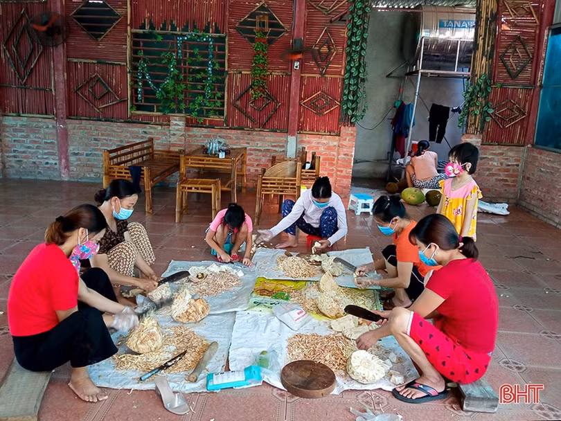 Phụ nữ Hà Tĩnh hướng về miền Nam ruột thịt