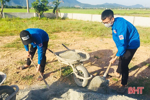 Hơn 3.000 ĐVTN Hà Tĩnh tham gia “Ngày tình nguyện chung sức xây dựng nông thôn mới”