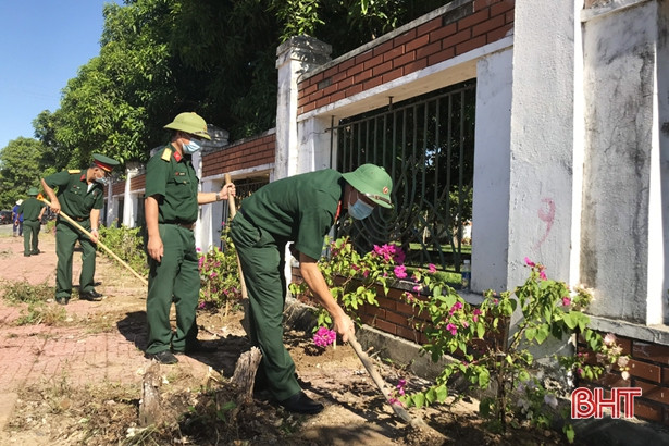 Chung tay trồng cây, chăm sóc Nghĩa trang liệt sỹ Núi Nài