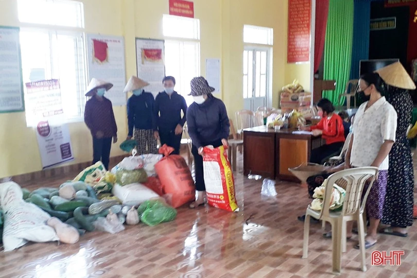 Nông dân Hà Tĩnh nhanh tay làm thực phẩm gửi đồng bào miền Nam 