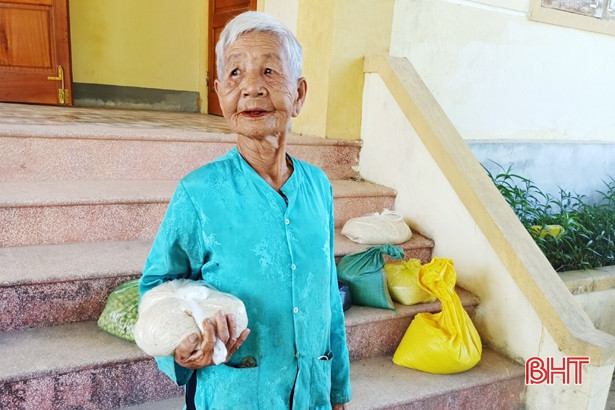 Vũ Quang quyên góp hơn 20 tấn nhu yếu phẩm ủng hộ đồng bào TP. Hồ Chí Minh