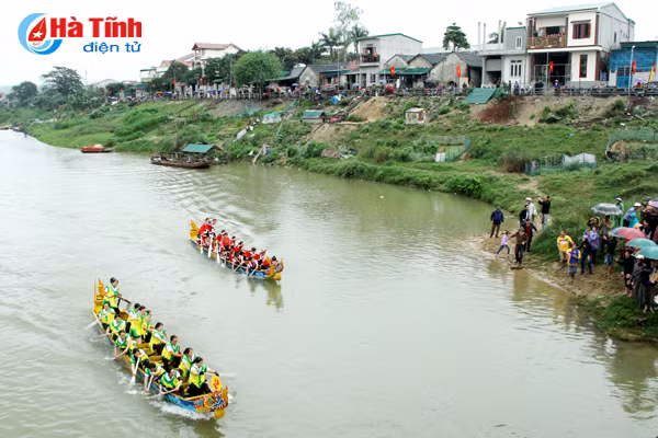 le hoi dua thuyen tren song ngan pho