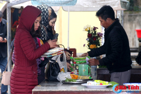 hon 5 van luot khach ve den ba hai nhung ngay dau xuan