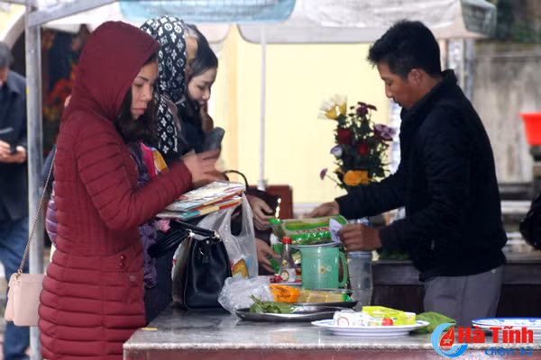 hon 5 van luot khach ve den ba hai nhung ngay dau xuan