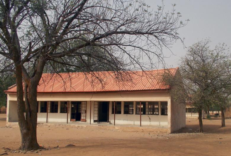 ben trong truong hoc noi boko haram bat coc 76 nu sinh o nigeria