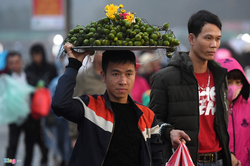 thuyen be day dac suoi yen ngay khai hoi chua huong