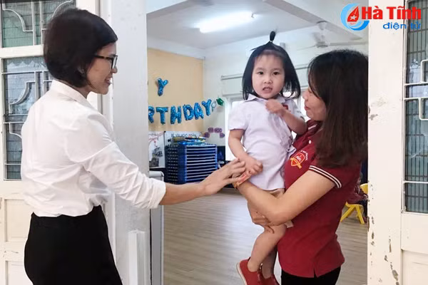 hao hung gio hoc dau nam moi