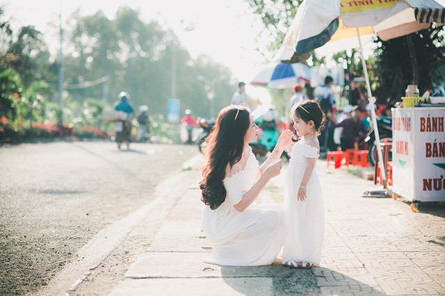 mua xuan am ap cua hai me con xinh dep dang yeu