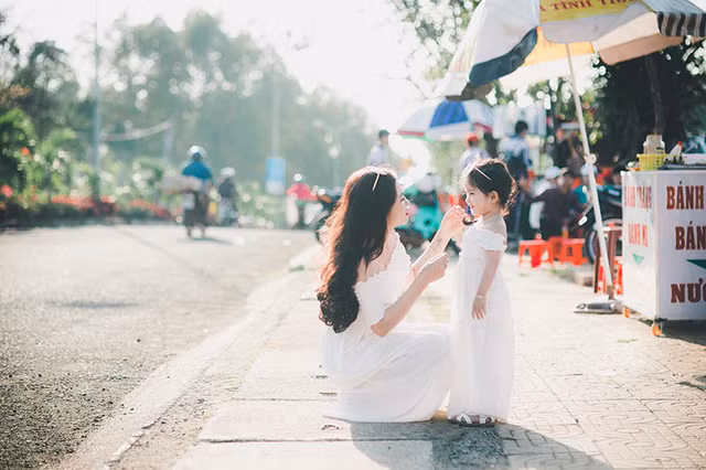 mua xuan am ap cua hai me con xinh dep dang yeu