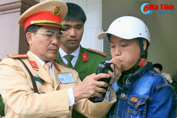 chuyen nhung nguoi quen tet