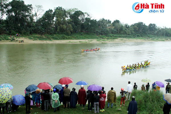 le hoi dua thuyen tren song ngan pho