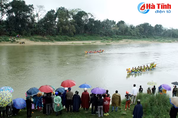 le hoi dua thuyen tren song ngan pho