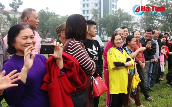 cac dia phuong ha tinh soi noi thi dau the thao mung xuan moi