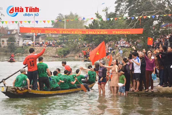 soi noi le hoi dua thuyen truyen thong phuong trung luong