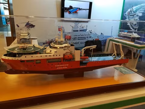 Mô hình tàu cứu hộ tàu ngầm cỡ lớn của Việt Nam trien vong vu khi moi viet nam se nhan trong nam 2018