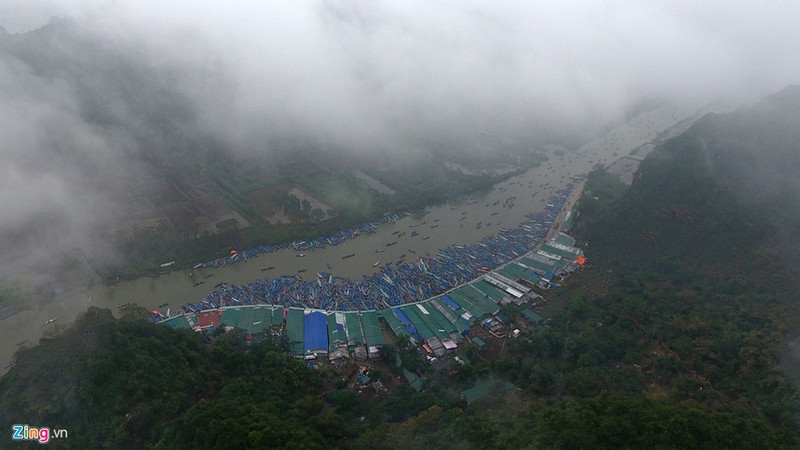 thuyen be day dac suoi yen ngay khai hoi chua huong