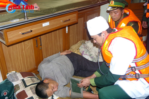 cuu thanh cong 11 thuyen vien gap nan tren bien