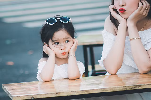 mua xuan am ap cua hai me con xinh dep dang yeu