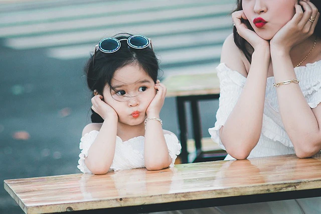 mua xuan am ap cua hai me con xinh dep dang yeu