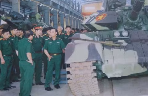 Xe tăng T-54/55 của Việt Nam được hiện đại hóa tại Nhà máy Z153 trien vong vu khi moi viet nam se nhan trong nam 2018
