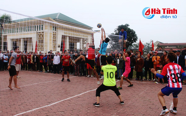 cac dia phuong ha tinh soi noi thi dau the thao mung xuan moi