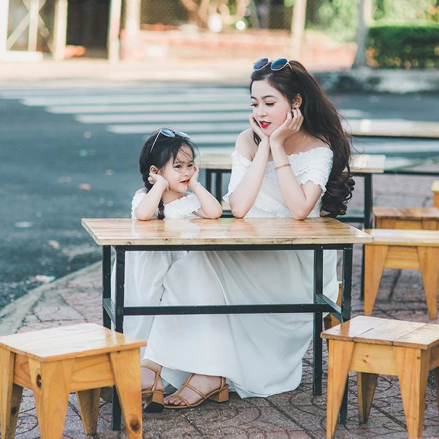 mua xuan am ap cua hai me con xinh dep dang yeu