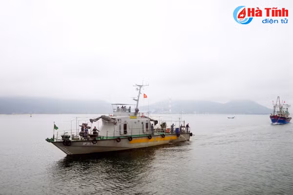 cuu thanh cong 11 thuyen vien gap nan tren bien