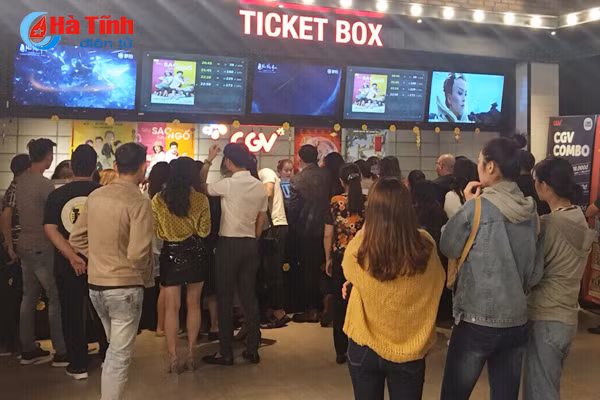 gioi tre ha tinh nhon nhip xem phim rap ngay dau nam moi