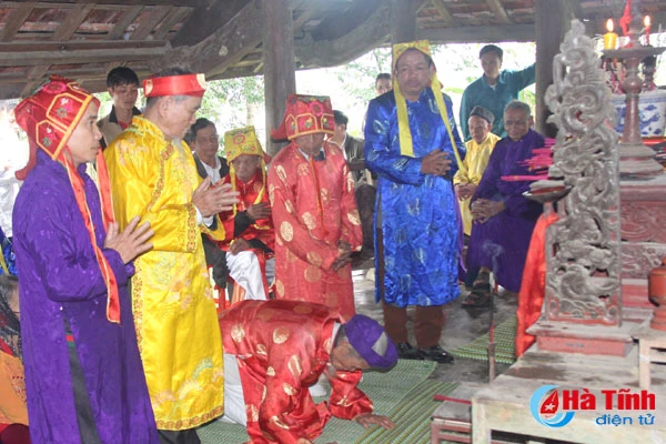 trang trong le ruoc sac phong vua ham nghi