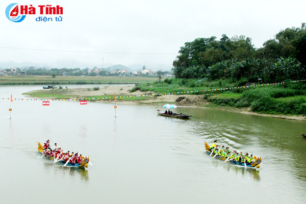 le hoi dua thuyen tren song ngan pho