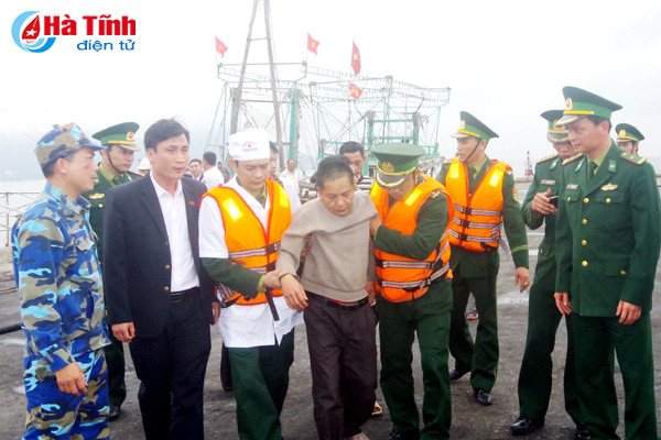 cuu thanh cong 11 thuyen vien gap nan tren bien