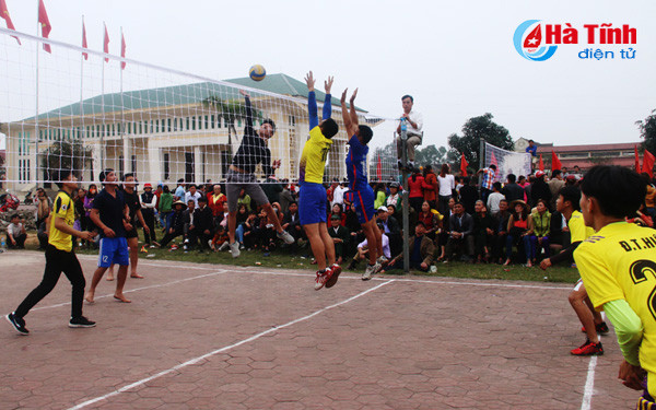 cac dia phuong ha tinh soi noi thi dau the thao mung xuan moi