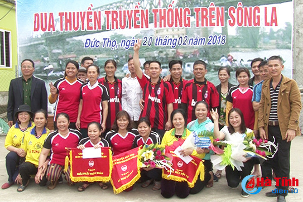 200 vdv nam nu tranh tai dua thuyen truyen thong tren song la