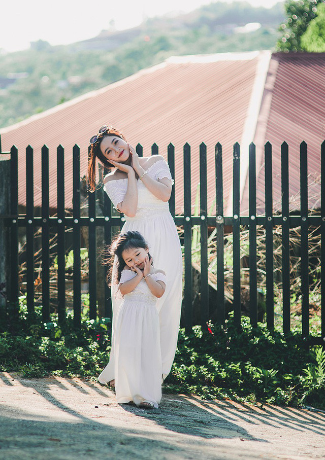 mua xuan am ap cua hai me con xinh dep dang yeu