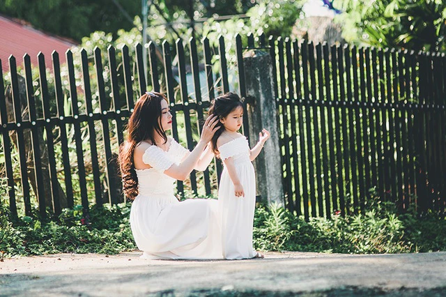 mua xuan am ap cua hai me con xinh dep dang yeu