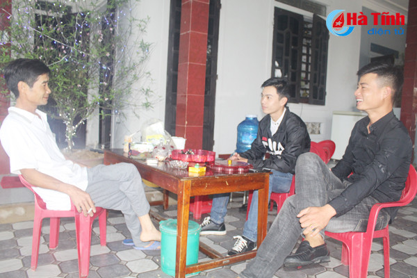 ve an tet nguoi dan cac xa ntm ngo ngang truoc doi thay cua que huong