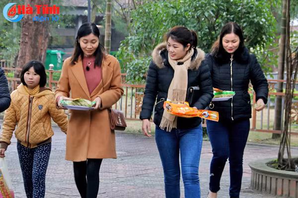 hon 5 van luot khach ve den ba hai nhung ngay dau xuan