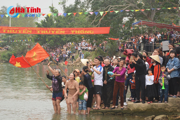 soi noi le hoi dua thuyen truyen thong phuong trung luong