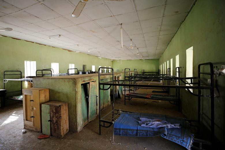 ben trong truong hoc noi boko haram bat coc 76 nu sinh o nigeria