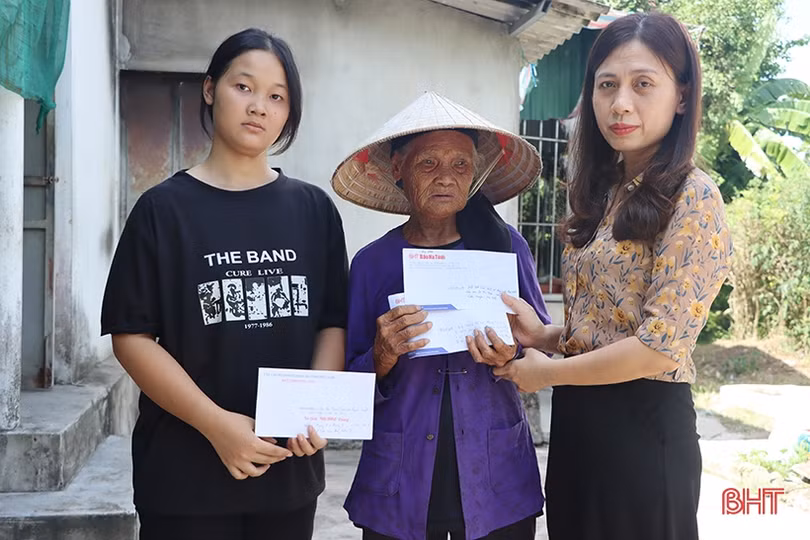 Trẻ mồ côi do Báo Hà Tĩnh đỡ đầu được BIDV Hà Tĩnh tặng học bổng 10 triệu đồng