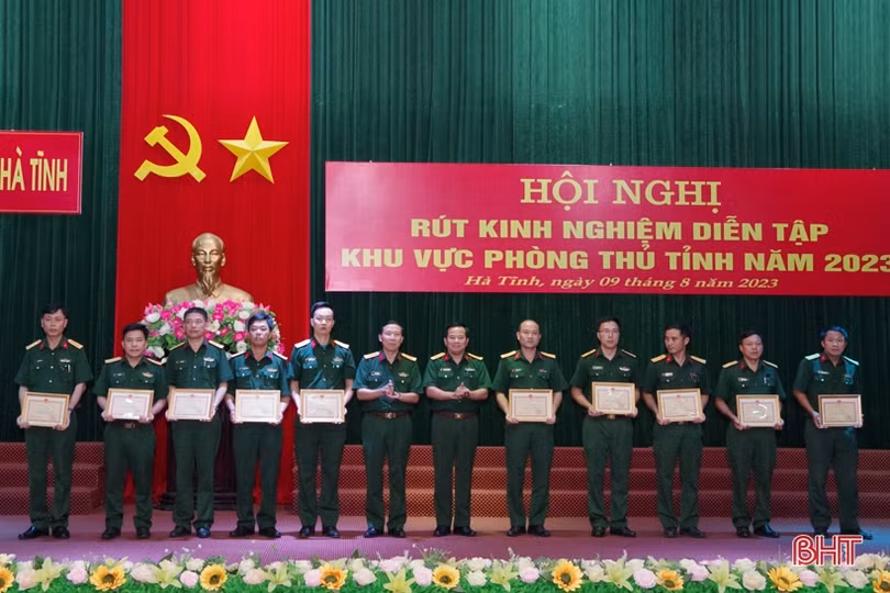 Bộ CHQS Hà Tĩnh rút kinh nghiệm diễn tập khu vực phòng thủ tỉnh