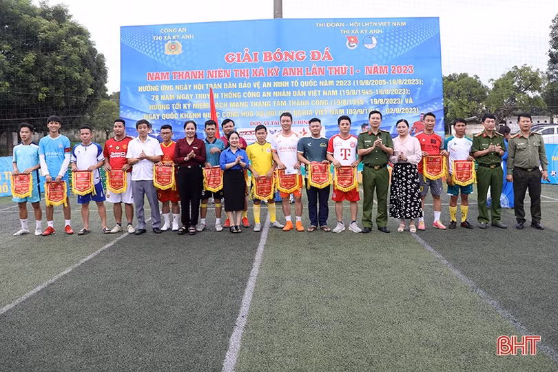 13 đội tranh tài Giải Bóng đá nam thanh niên TX Kỳ Anh