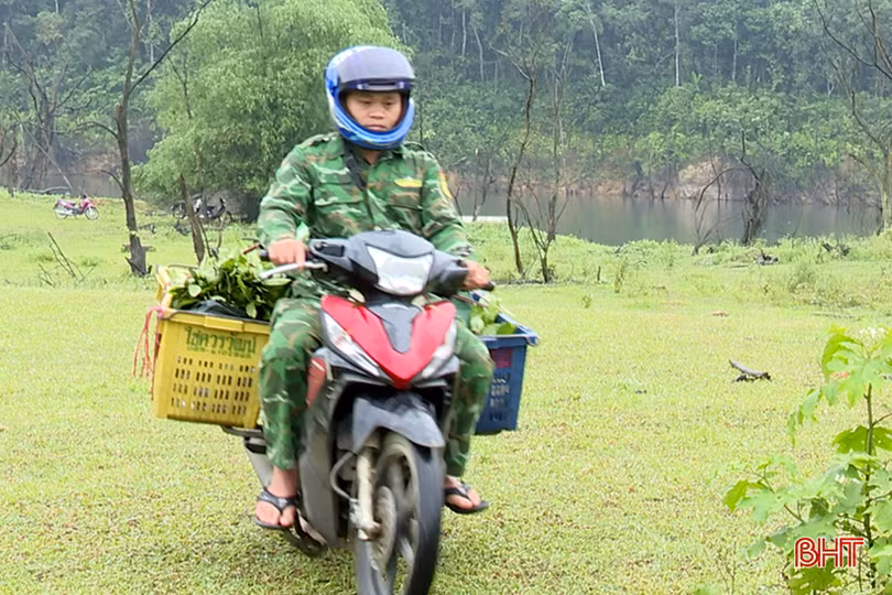 Chuyện người lính tiếp phẩm với hành trình cả trăm cây số mỗi ngày
