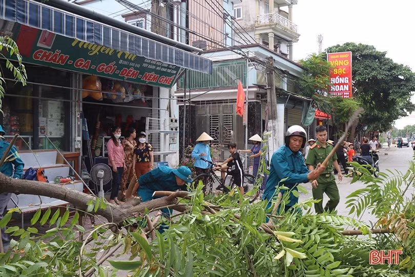 Các địa phương Nghi Xuân ra quân giải tỏa hành lang ATGT
