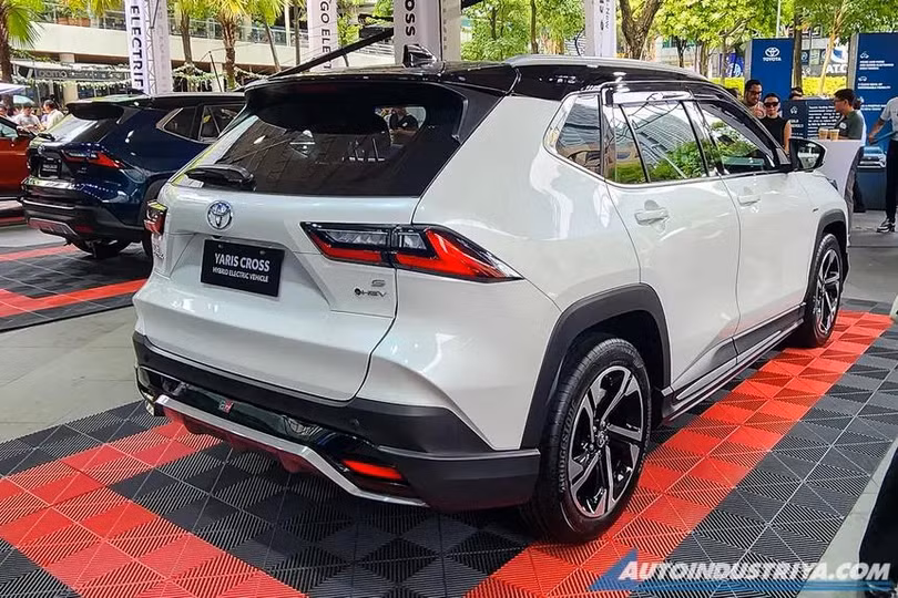 Toyota Yaris Cross 2024 ra mắt tại Philippines, giá quy đổi từ 505 triệu đồng
