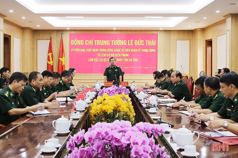 Trung tướng Lê Đức Thái làm việc với Bộ đội Biên phòng Hà Tĩnh